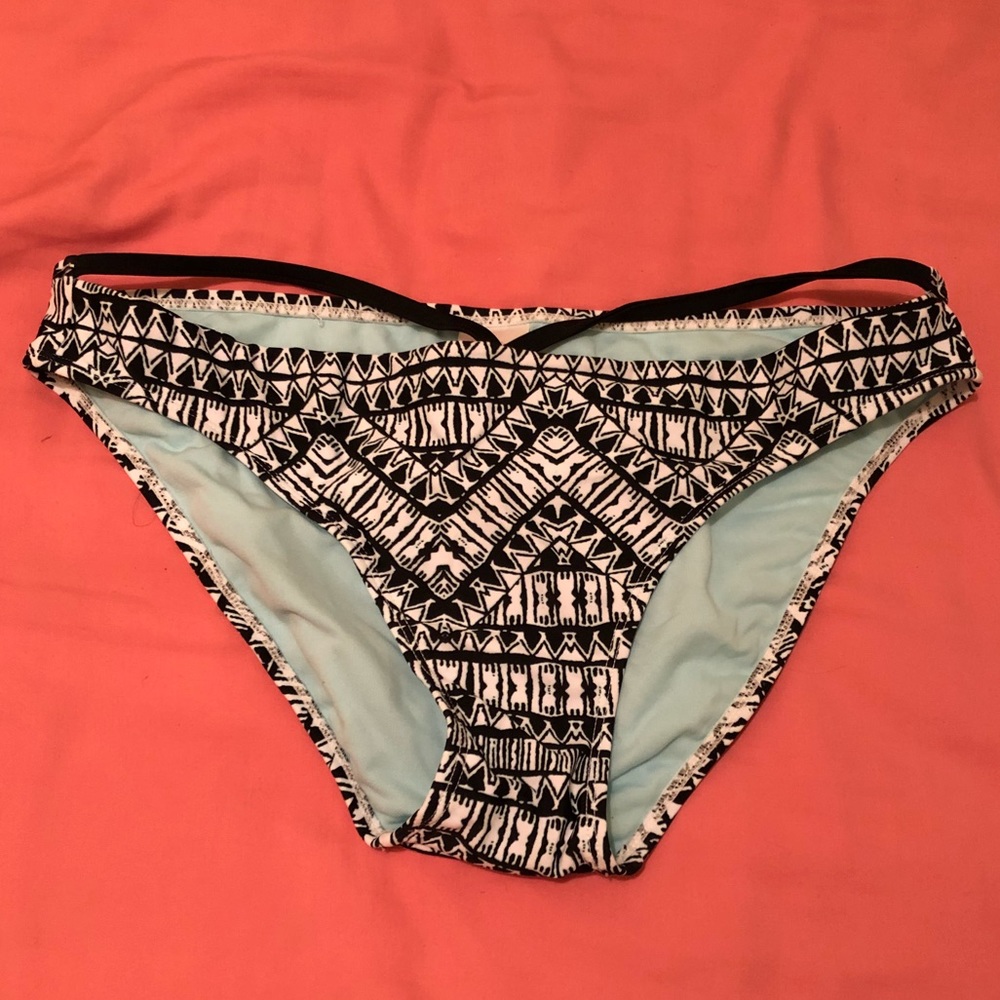 Black/white Xhilaration bikini bottoms